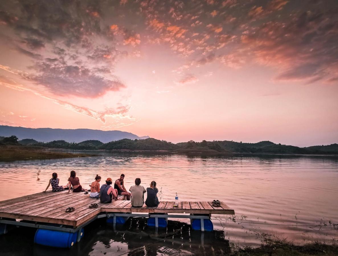 Sunset Nam Ngum Resort Vang Vieng Buitenkant foto