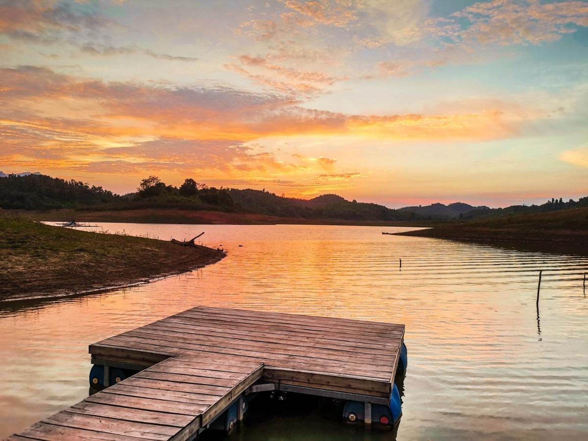 Sunset Nam Ngum Resort Vang Vieng Buitenkant foto