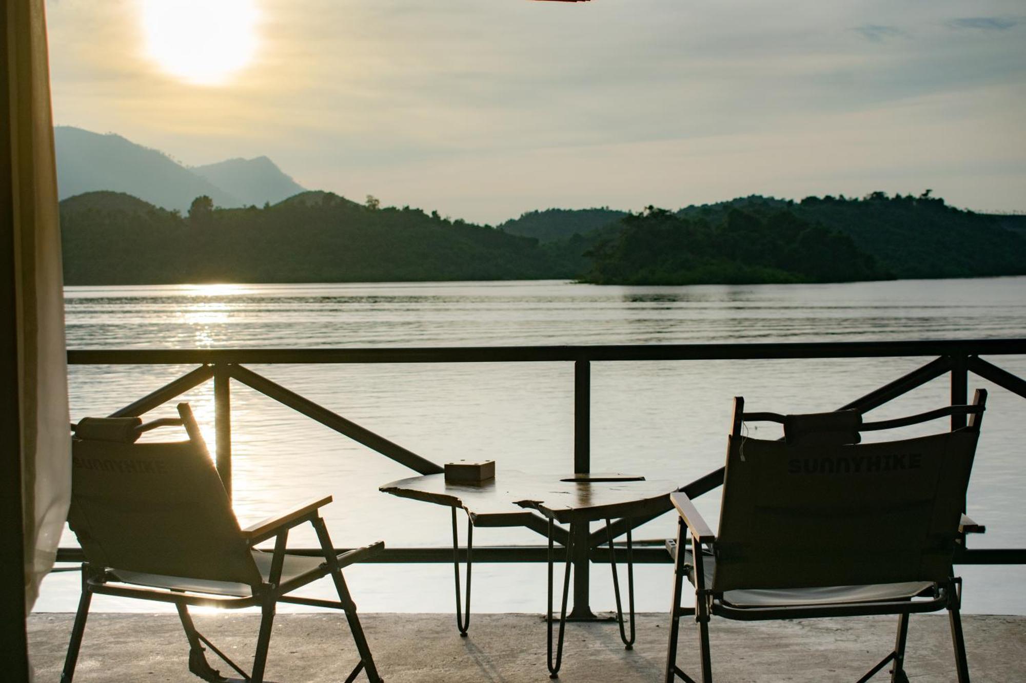 Sunset Nam Ngum Resort Vang Vieng Buitenkant foto