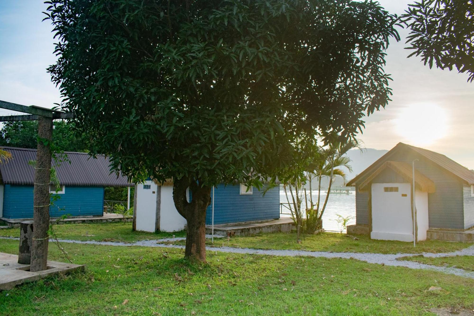 Sunset Nam Ngum Resort Vang Vieng Buitenkant foto