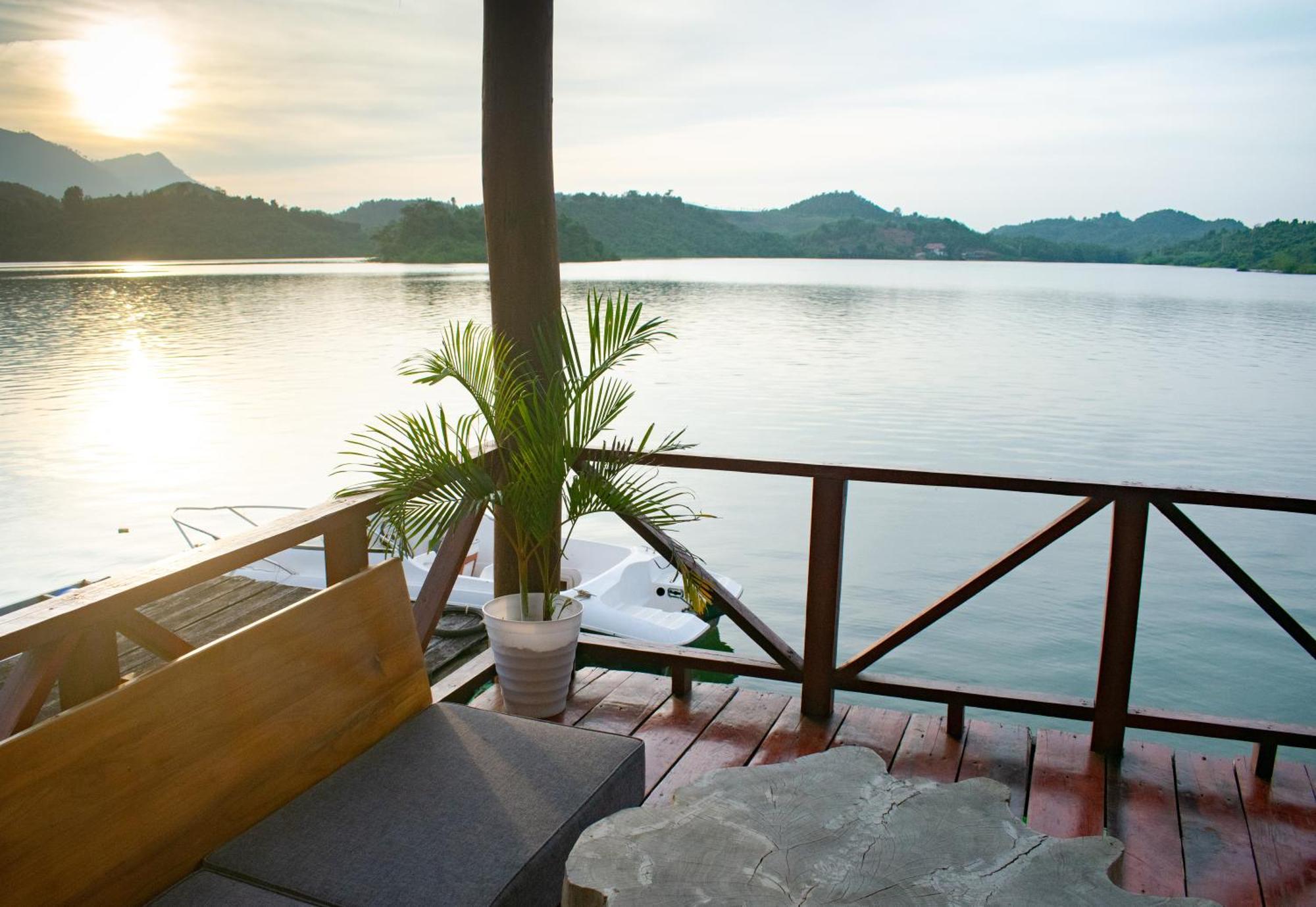 Sunset Nam Ngum Resort Vang Vieng Buitenkant foto